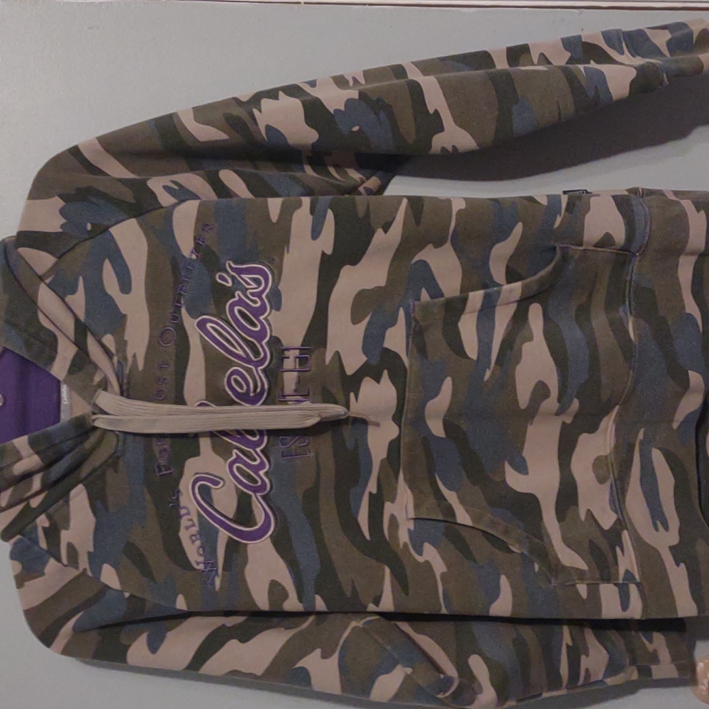 Cabelas camouflage Hoodie - Picture 2 of 4